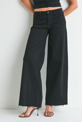 RELAXED WIDE LEG WITH FRAY HEM IN BLACK